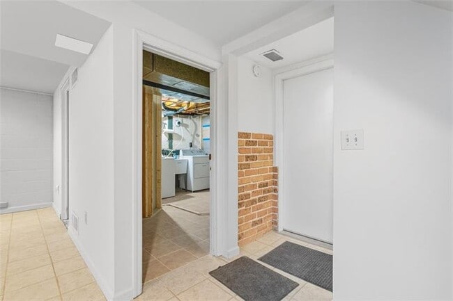 Building Photo - 233 Overbrook Rd