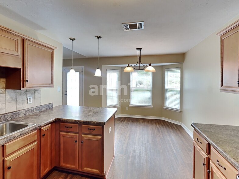 Building Photo - 304 Sarava Ln