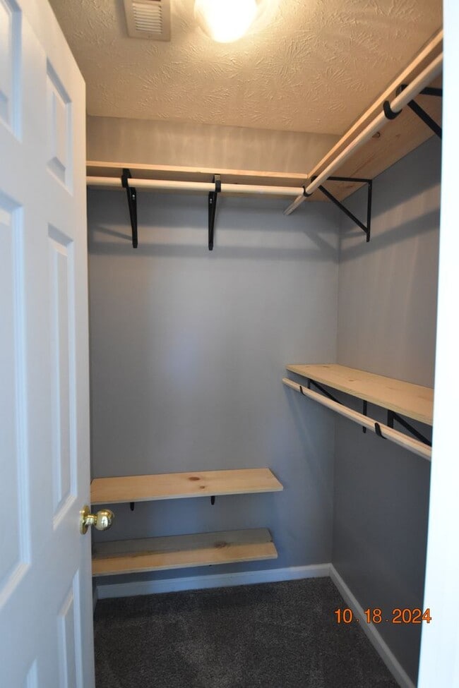 Building Photo - Three Bedroom Home in Greenfield