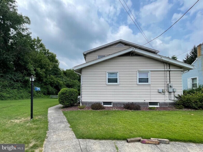 Building Photo - 484 Pennsylvania Ave