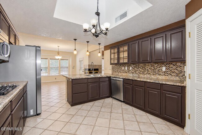 Building Photo - 6520 Grand Ridge Dr