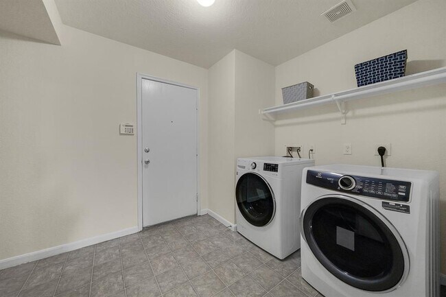 Building Photo - 20703 Cypress Post Dr