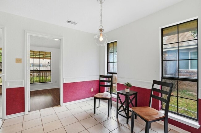 Building Photo - 306 Woodstone Dr