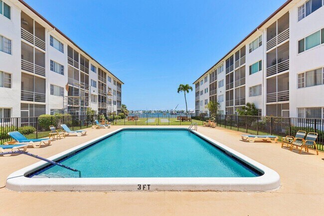 Building Photo - 4500 N Flagler Dr
