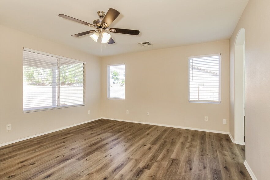 Building Photo - 8234 W Pima St