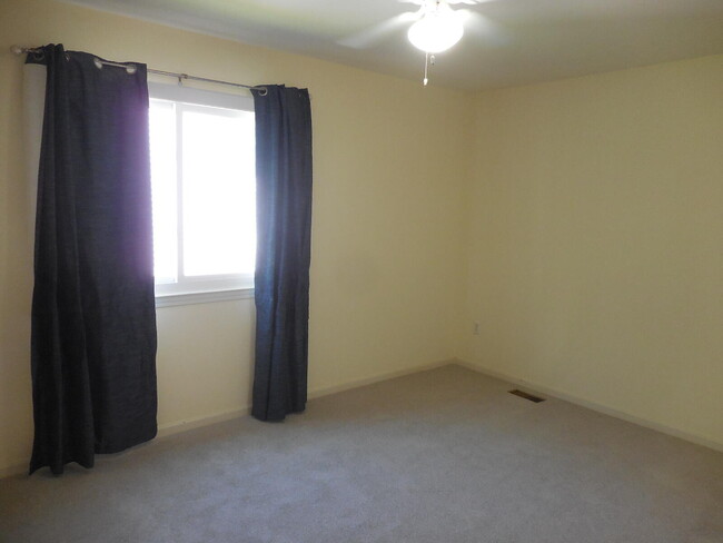Building Photo - 3020 Gallinger Dr