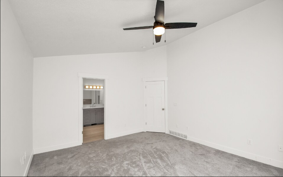 Building Photo - 1511 Lakeview Dr