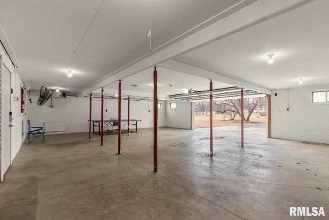 Building Photo - 15326 N River Beach Dr