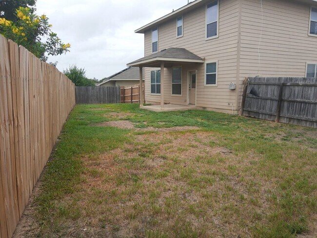 Building Photo - Lovely 4 Bedroom Home with Master Downstai...