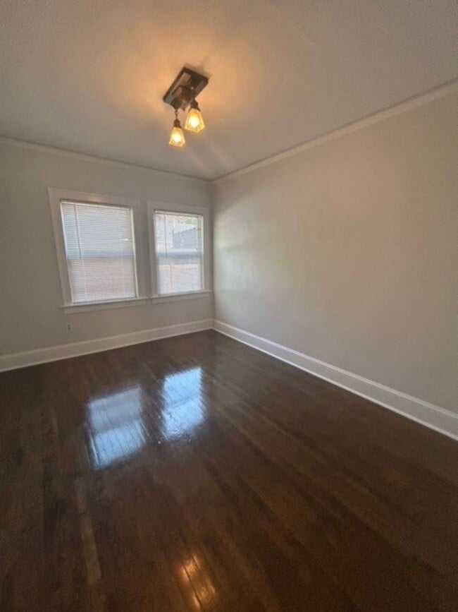 Building Photo - Spanish-Style Apartment Close to Belmont/Laurelhurst Located on Famous Peacock Lane! Loaded with ...