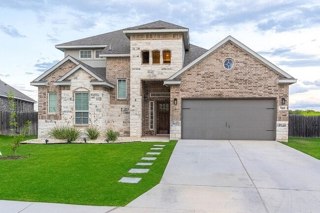 Building Photo - 830 Rench