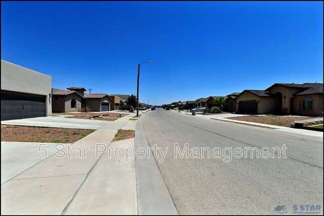 Building Photo - 3741 Loma Adriana