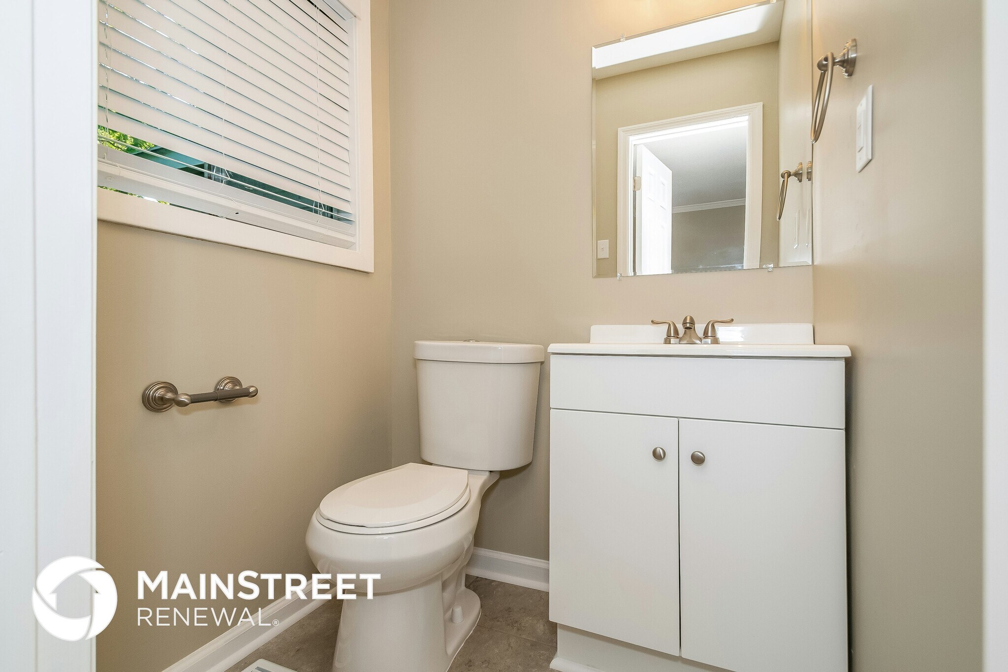 Building Photo - 1309 Lake Ln NE