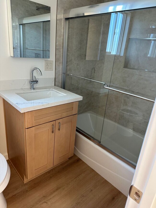 Building Photo - Florence 135-137