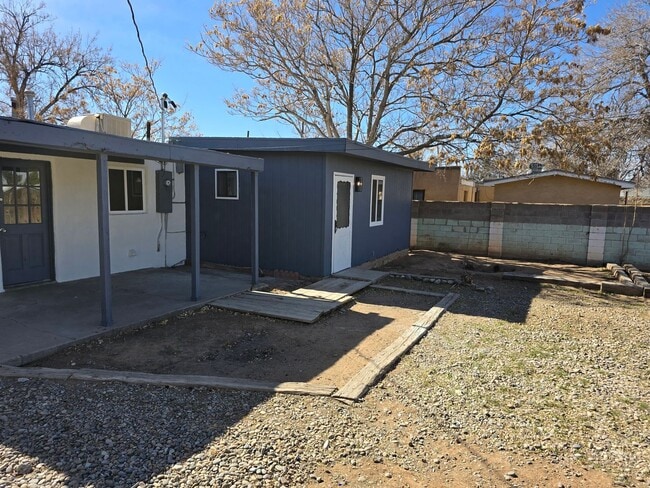 Building Photo - 4811 Comanche Rd NE
