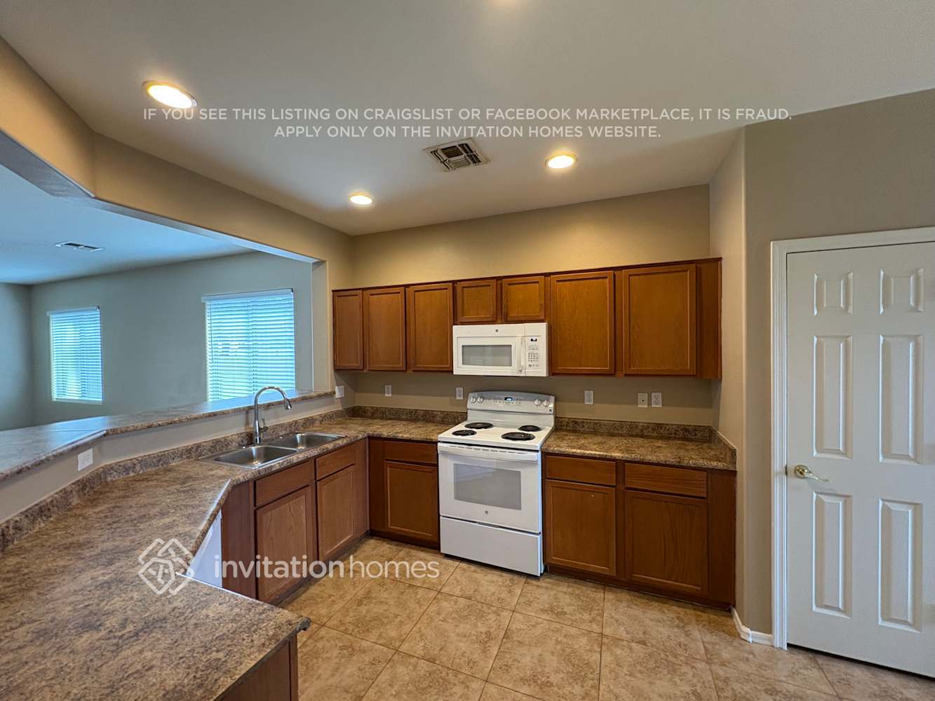 Building Photo - 3121 S 74th Dr