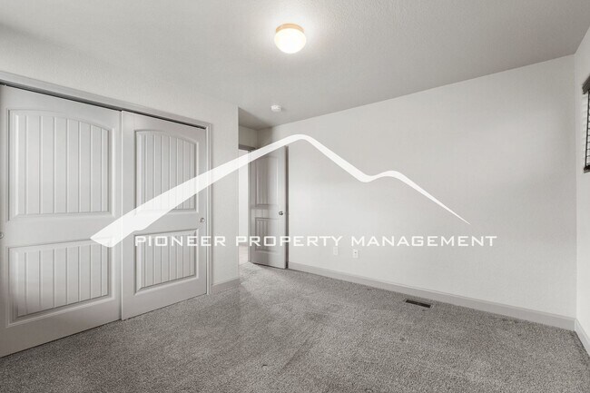 Building Photo - 4 Bed + Office, 2.5 Bath Lorson Ranch Home with Mountain Views & Open Space Behind