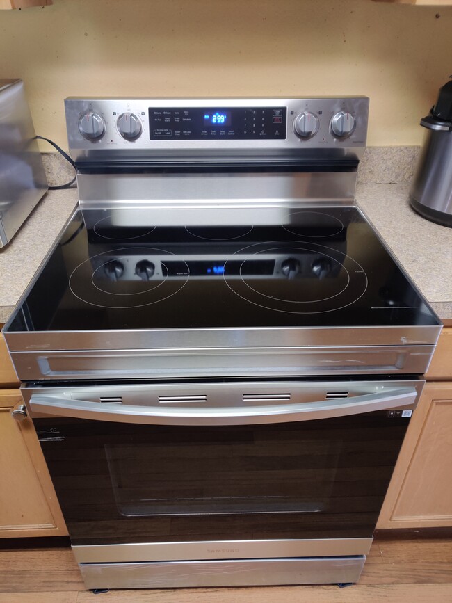 Building Photo - 3102 Via Helena Dr