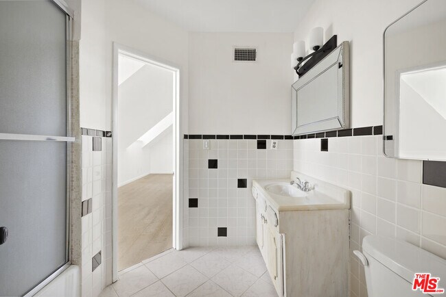 Building Photo - 4309 Gentry Ave