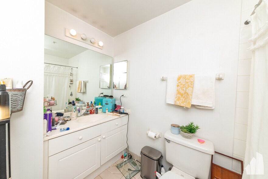 Building Photo - 21 W Chestnut St