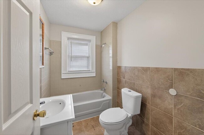 Building Photo - 3403 Broadway St