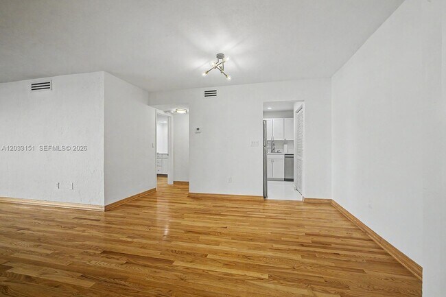 Building Photo - 1205 Mariposa Ave