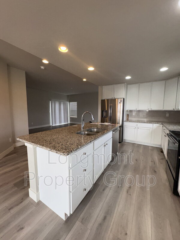 Building Photo - 1303 S Oak Ct.