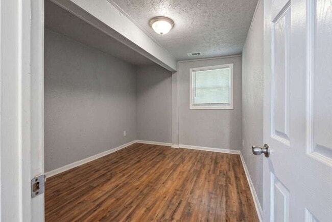Building Photo - 934 Motley St