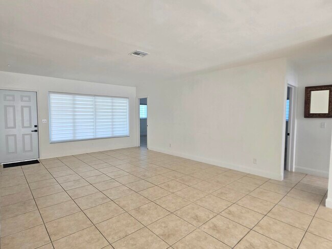 Building Photo - 806 N 31st Ct
