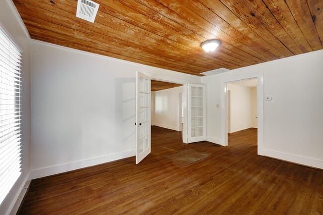 Building Photo - 505 Cherokee Rd