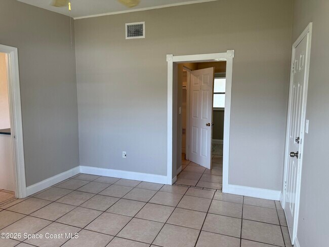 Building Photo - 910 S Orlando Ave