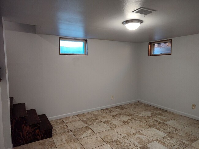 Building Photo - ALL PROSPECTIVE TENANTS MUST SUBMIT A $58 NON-REFUNDABLE APPLICATION FEE PER APPLICANT ONLINE AND...