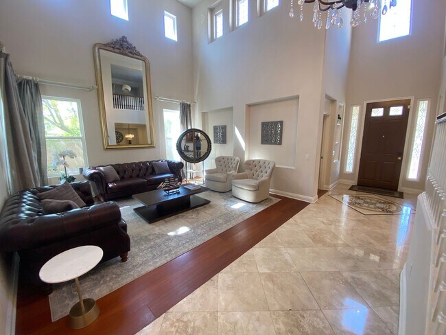 Building Photo - Luxurious 4 Bedroom Fullerton House For Re...