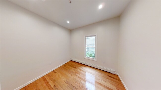 Building Photo - 130 Putnam St