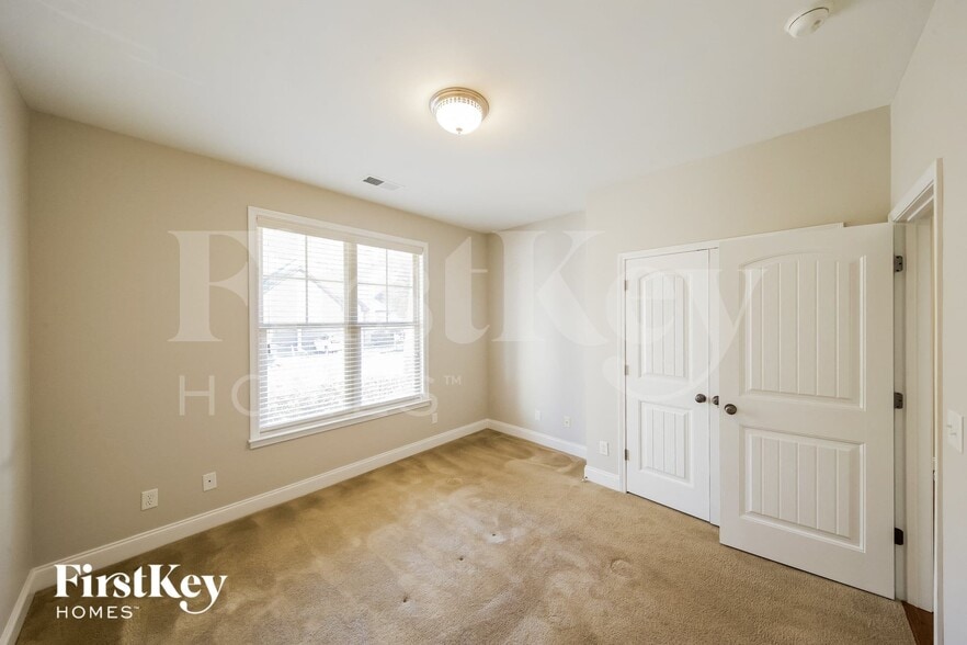 Building Photo - 5537 Park Side Cir