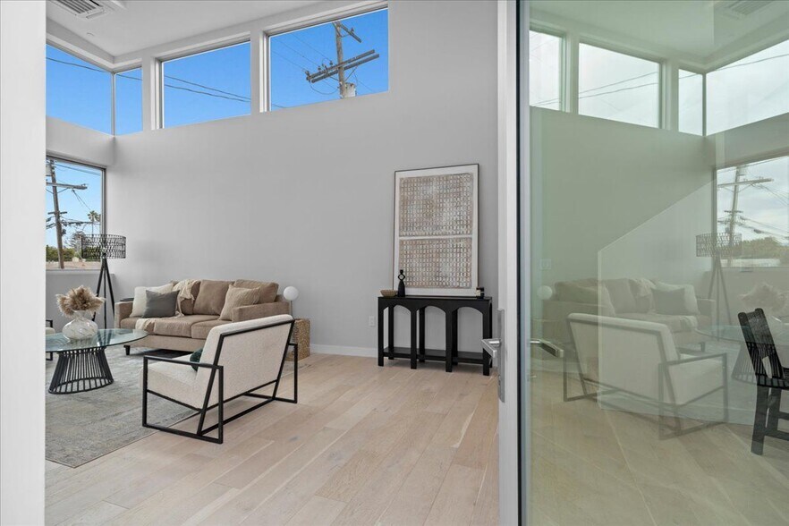 Building Photo - 541 Rose Ave