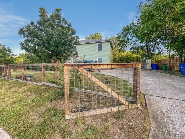 Building Photo - 5700 Glen Meadow Dr