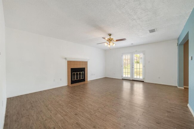 Building Photo - 1016 Peggotty Pl