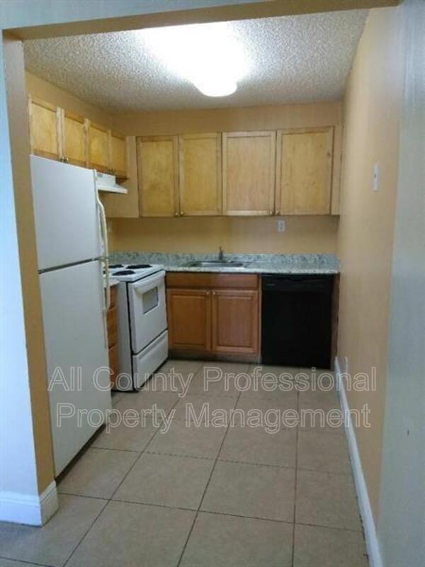 Building Photo - 1205 Meadows Cir