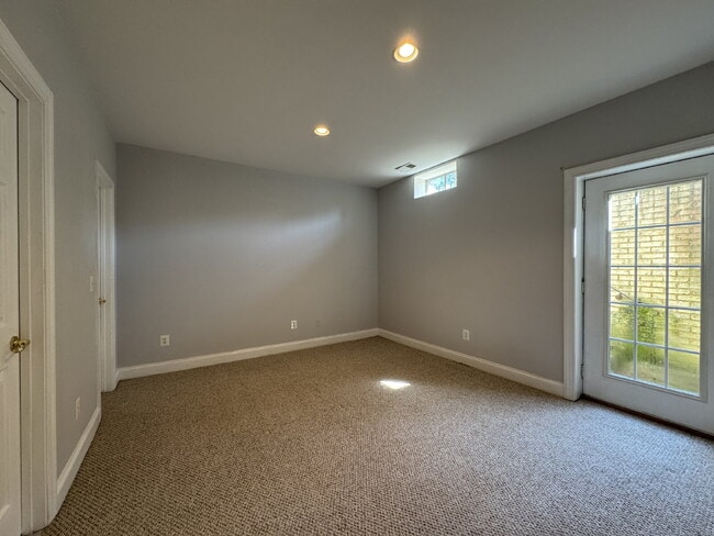 Building Photo - Spacious Elegance in Gated Piedmont!
