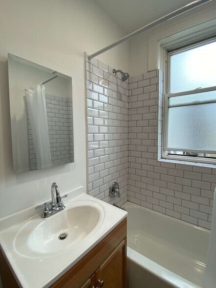 Building Photo - 3077 N Davlin Ct