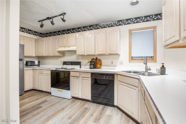 Building Photo - 16548 Sunwood Oval