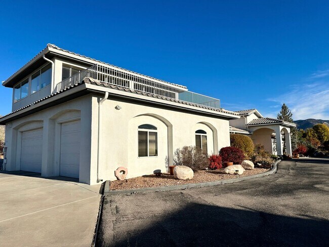 Building Photo - Move in Special Luxury 4 bedroom 4.5 bathr...