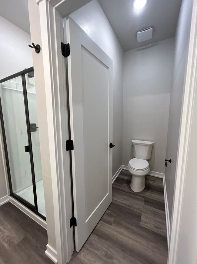Building Photo - MOVE IN SPECIAL- Stylish 2BR + Office Duplex in SE Bend – Garage & Smart Home Perks - PENDING APP...