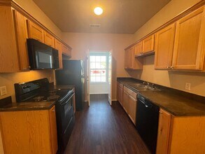 Building Photo - 105-107 Sunburst Court