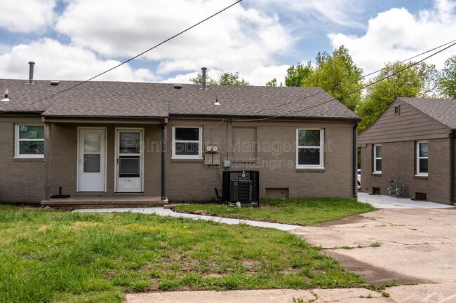 Building Photo - 6102 E Oakwood Dr