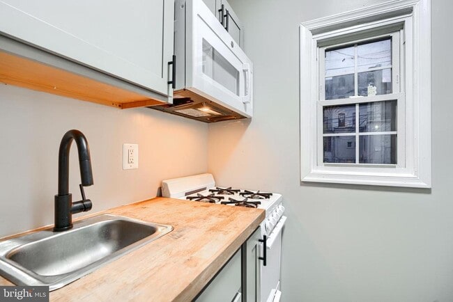 Building Photo - 1208 N Calvert St