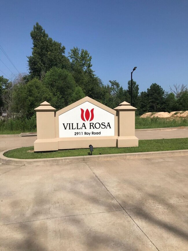 Building Photo - Beautiful 3 Bedroom 2 Bathroom Townhouse in South Tyler! 1/2 OFF FIRST FULL MONTH RENT!