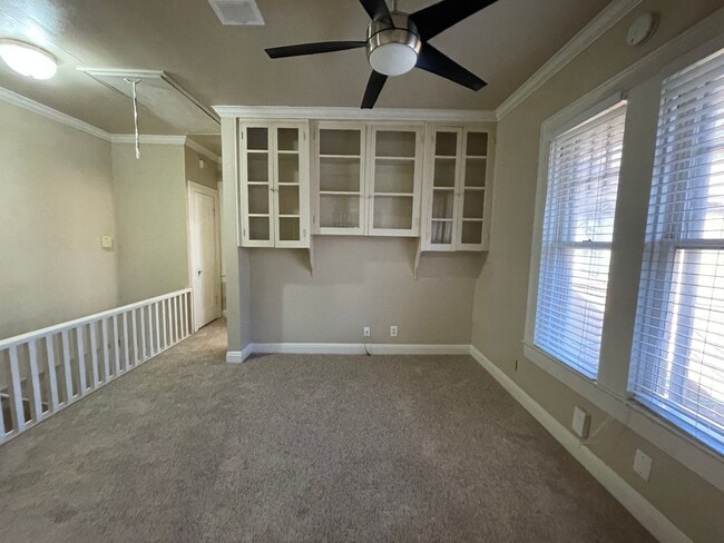 Building Photo - 2bed/1bath Duplex