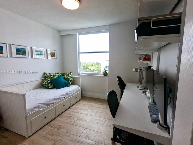 Building Photo - 1723 SW 2nd Ave